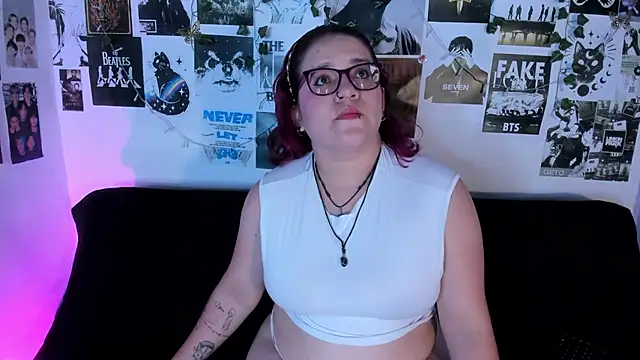 Snapshot of helleen21 chatting on 06/11/26, 04:21 helleen21 online show from 06/11/26, 04:21