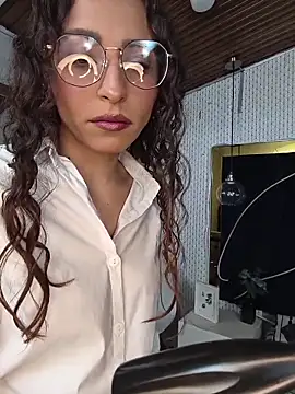ANAMARIAMD online show from 06/17/26, 08:32
