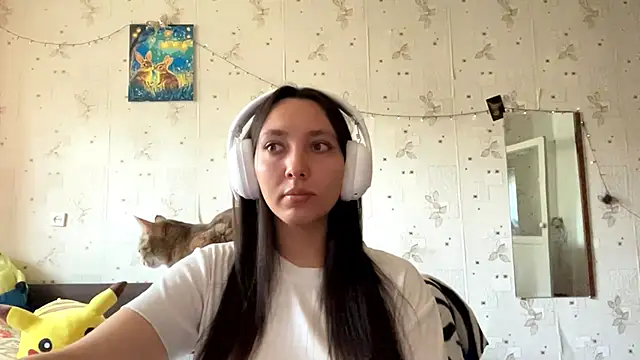 Snapshot of SheeringGape chatting on 05/19/26, 01:33 SheeringGape online show from 05/19/26, 01:33