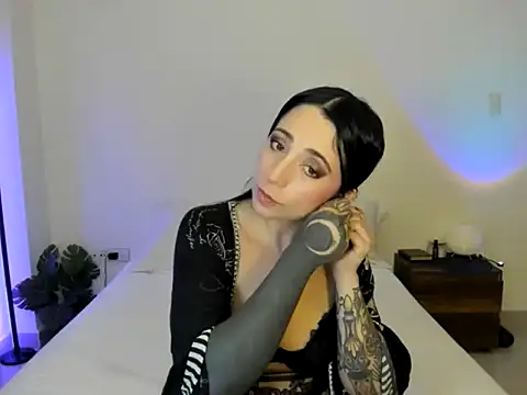 EvangelineLoveee online show from 06/01/26, 09:38