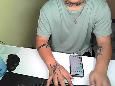 Snapshot of Ashtonfuckingboi chatting on 06/01/26, 07:48 Ashtonfuckingboi online show from 06/01/26, 07:48