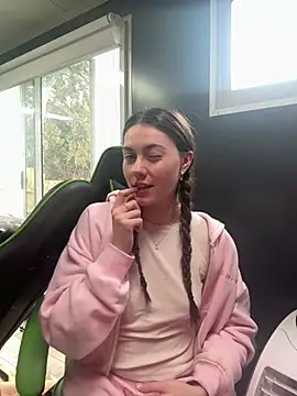 Snapshot of daisycollins chatting on 05/17/26, 12:08 daisycollins online show from 05/17/26, 12:08