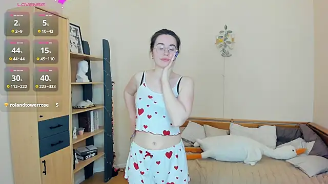 Snapshot of LatoniaNeedam chatting on 06/11/26, 12:43 LatoniaNeedam online show from 06/11/26, 12:43
