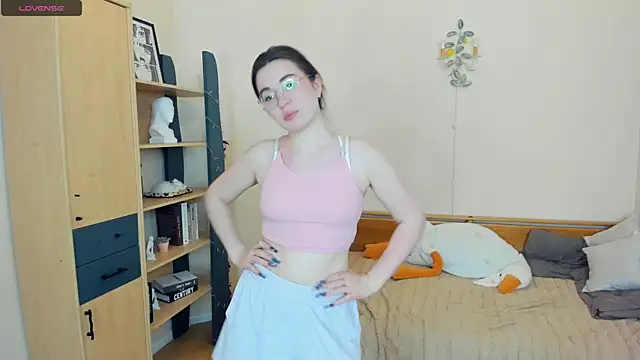 Snapshot of LatoniaNeedam chatting on 06/15/26, 01:30 LatoniaNeedam online show from 06/15/26, 01:30