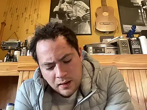 Snapshot of alecsgzz chatting on 05/15/26, 02:24 alecsgzz online show from 05/15/26, 02:24