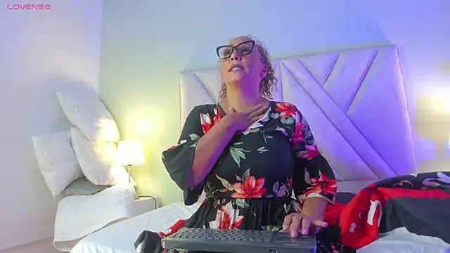 Eva-Millss online show from 07/17/26, 08:35