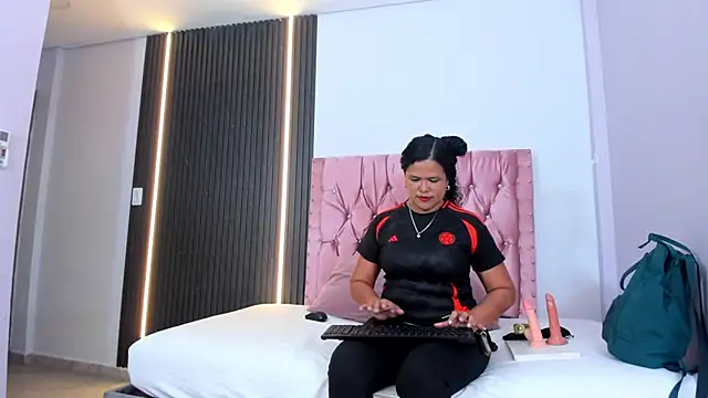 aisha moore online show from 07/07/26, 07:29