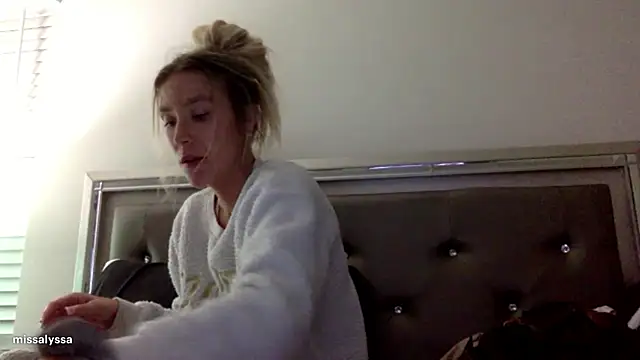 Snapshot of Misss_alyssaaa chatting on 05/27/26, 04:20 Misss alyssaaa online show from 05/27/26, 04:20