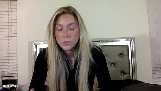 Snapshot of Misss_alyssaaa chatting on 06/10/26, 04:12 Misss alyssaaa online show from 06/10/26, 04:12