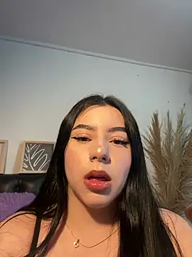 mia valentine   online show from 07/23/26, 11:35
