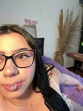 mia valentine   online show from 07/24/26, 11:58