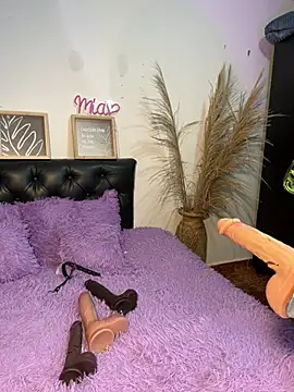 mia valentine   online show from 07/31/26, 09:25