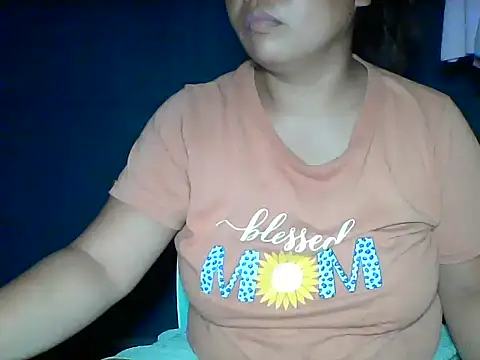 Snapshot of MommyKaye30 chatting on 05/22/26, 06:13 MommyKaye30 online show from 05/22/26, 06:13
