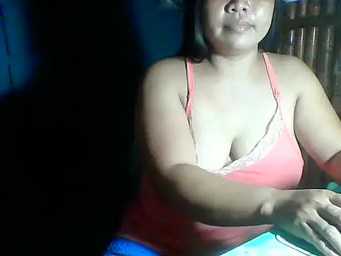 Snapshot of MommyKaye30 chatting on 05/24/26, 11:37 MommyKaye30 online show from 05/24/26, 11:37