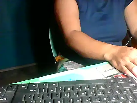 Snapshot of MommyKaye30 chatting on 05/27/26, 07:11 MommyKaye30 online show from 05/27/26, 07:11