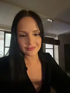 Snapshot of Evaryn chatting on 05/31/26, 10:11 Evaryn online show from 05/31/26, 10:11