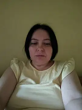 Snapshot of EmmaEmmy40 chatting on 05/11/26, 04:04 EmmaEmmy40 online show from 05/11/26, 04:04