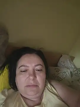 Snapshot of EmmaEmmy40 chatting on 05/19/26, 04:08 EmmaEmmy40 online show from 05/19/26, 04:08