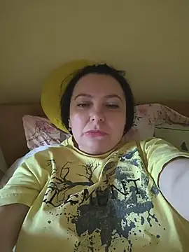 Snapshot of EmmaEmmy40 chatting on 05/26/26, 03:41 EmmaEmmy40 online show from 05/26/26, 03:41