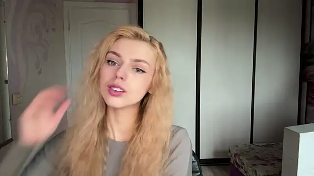 ScarlettRosy online show from 05/18/26, 04:07