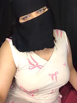 Snapshot of Gamillaa chatting on 06/02/26, 06:32 Gamillaa online show from 06/02/26, 06:32