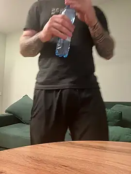 leonmessi3 online show from 06/20/26, 04:32