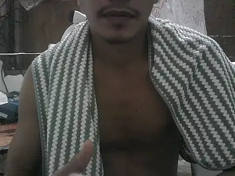 Snapshot of Daddyyum_12 chatting on 05/19/26, 05:41 Daddyyum 12 online show from 05/19/26, 05:41