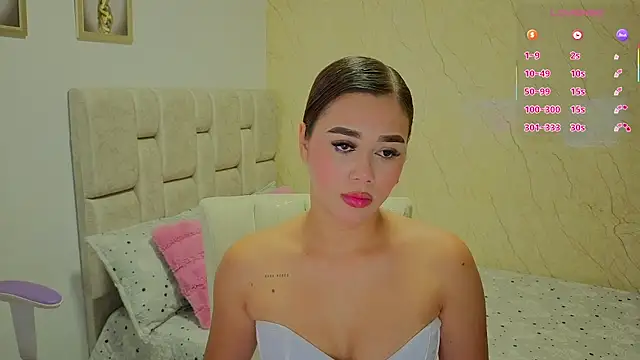 Naomilaurent online show from 07/20/26, 11:29