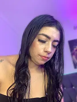 Snapshot of lunacruz_ chatting on 05/05/26, 10:40 lunacruz online show from 05/05/26, 10:40