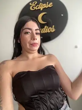 Snapshot of lunacruz_ chatting on 05/15/26, 07:54 lunacruz online show from 05/15/26, 07:54