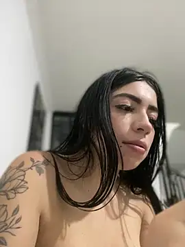 Snapshot of lunacruz_ chatting on 05/19/26, 02:07 lunacruz online show from 05/19/26, 02:07