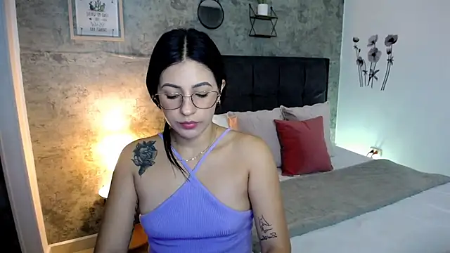 Snapshot of isa_cruzx chatting on 05/30/26, 10:07 isa cruzx online show from 05/30/26, 10:07