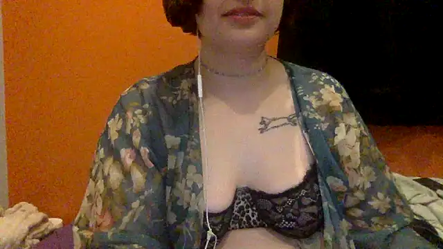 Snapshot of moniqueisalovergirl chatting on 05/08/26, 02:17 moniqueisalovergirl online show from 05/08/26, 02:17