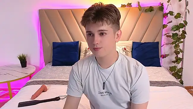 Miless Cooper online show from 07/11/26, 08:11