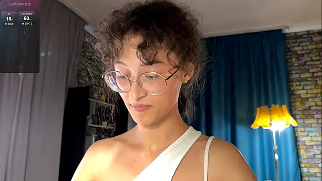 Snapshot of CurlyWinx chatting on 06/06/26, 05:17 CurlyWinx online show from 06/06/26, 05:17