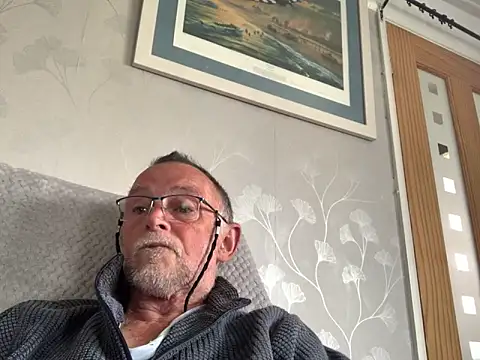 Snapshot of Moonraker64 chatting on 05/17/26, 02:24 Moonraker64 online show from 05/17/26, 02:24