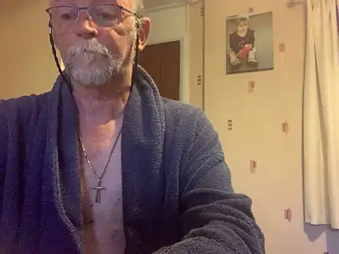 Snapshot of Moonraker64 chatting on 06/11/26, 05:16 Moonraker64 online show from 06/11/26, 05:16