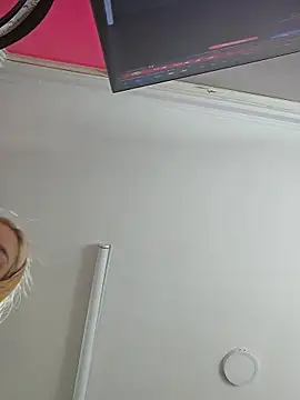 Snapshot of noah_ec chatting on 05/19/26, 06:58 noah ec online show from 05/19/26, 06:58