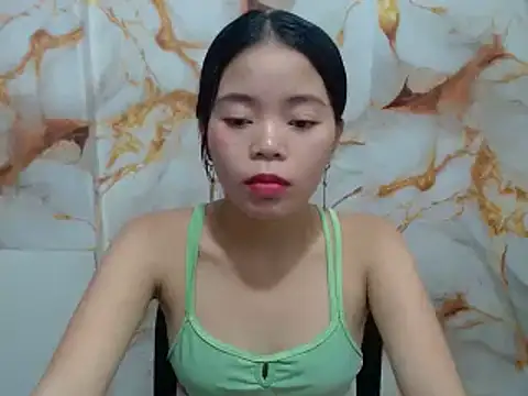 Snapshot of Sweet_Sarah69 chatting on 05/20/26, 12:44 Sweet Sarah69 online show from 05/20/26, 12:44