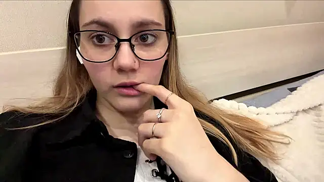 Snapshot of HailingAccess chatting on 05/11/26, 04:15 HailingAccess online show from 05/11/26, 04:15