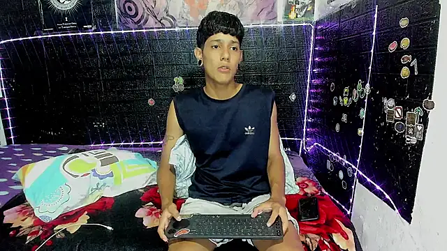 Snapshot of santos_dx chatting on 06/21/26, 03:42 santos dx online show from 06/21/26, 03:42