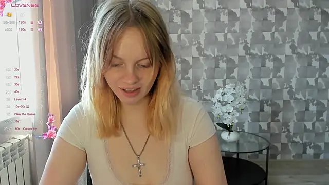Snapshot of L_aura chatting on 05/09/26, 07:13 L aura online show from 05/09/26, 07:13