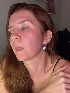 Snapshot of therealgingerr chatting on 05/10/26, 06:18 therealgingerr online show from 05/10/26, 06:18