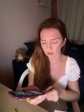 Snapshot of therealgingerr chatting on 06/04/26, 02:28 therealgingerr online show from 06/04/26, 02:28