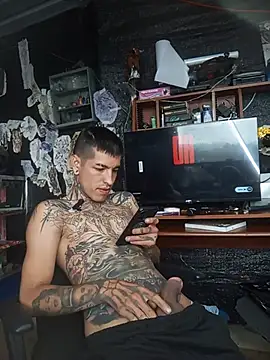 Snapshot of demoni0802 chatting on 06/08/26, 01:33 demoni0802 online show from 06/08/26, 01:33