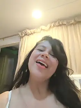 Snapshot of MonserratLune_ chatting on 05/16/26, 07:12 MonserratLune online show from 05/16/26, 07:12