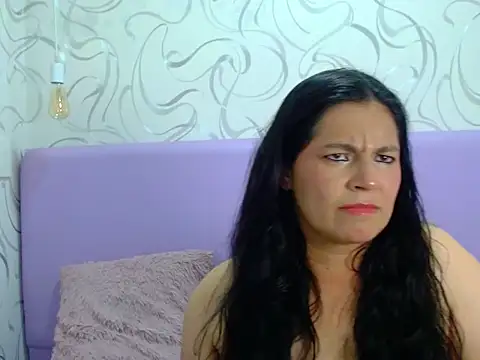 Snapshot of JenniferLondonx chatting on 05/15/26, 09:44 JenniferLondonx online show from 05/15/26, 09:44