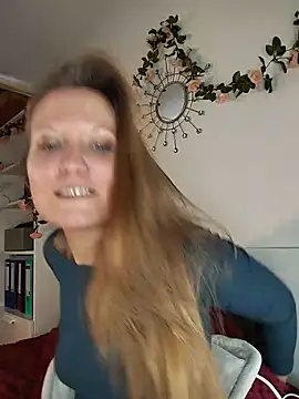Snapshot of Candy_Cougar chatting on 05/17/26, 06:55 Candy Cougar online show from 05/17/26, 06:55