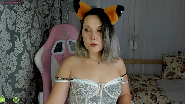 Snapshot of Nikki_Mi1k chatting on 07/28/26, 01:23 Nikki Mi1k online show from 07/28/26, 01:23