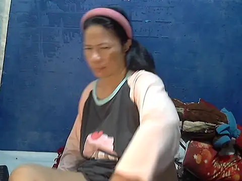 Snapshot of hotchilimom chatting on 10/20/25, 12:44 hotchilimom online show from 10/20/25, 12:44